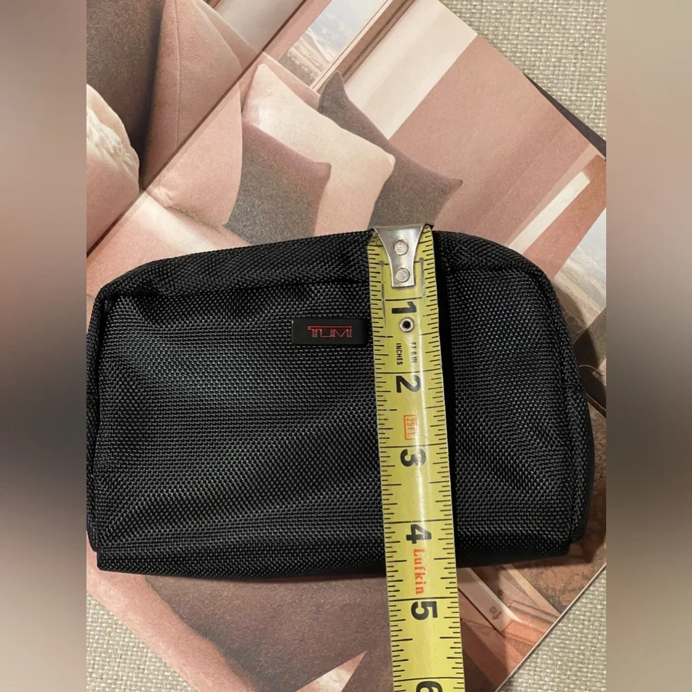 Tumi For Delta Unisex Toiletry Case/Cosmetic Pouch/Accessory Case Black/Red Logo